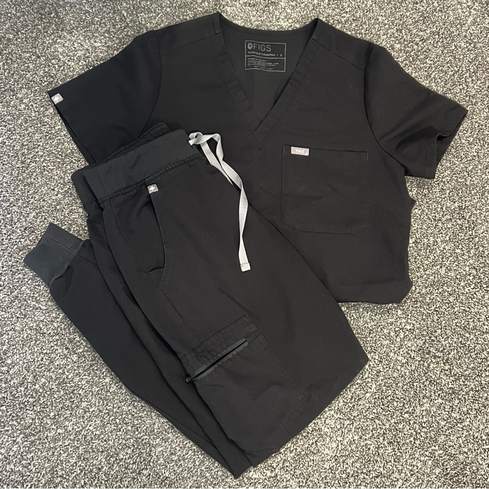 Figs Black Scrub Set